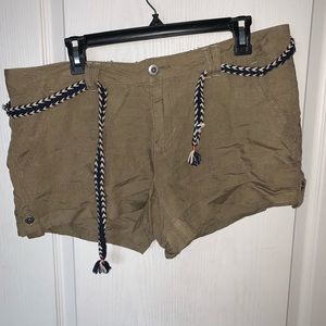 NWOT dark green/khaki cargo shorts